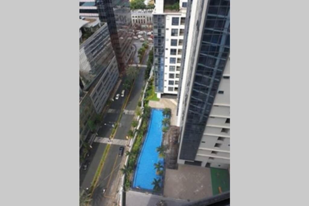 One Eastwood Avenue Tower 2 Apartment Manila Bagian luar foto